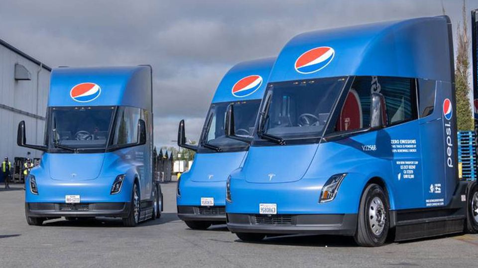 The Tesla Semi is currently only rolling through the USA in small quantities - apparently Elon Musk has bigger plans for the truck.