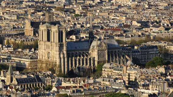 City view of Paris with the Notre-Dame Cathedral © picture alliance/imageBROKER Photo: Hermann Dobler