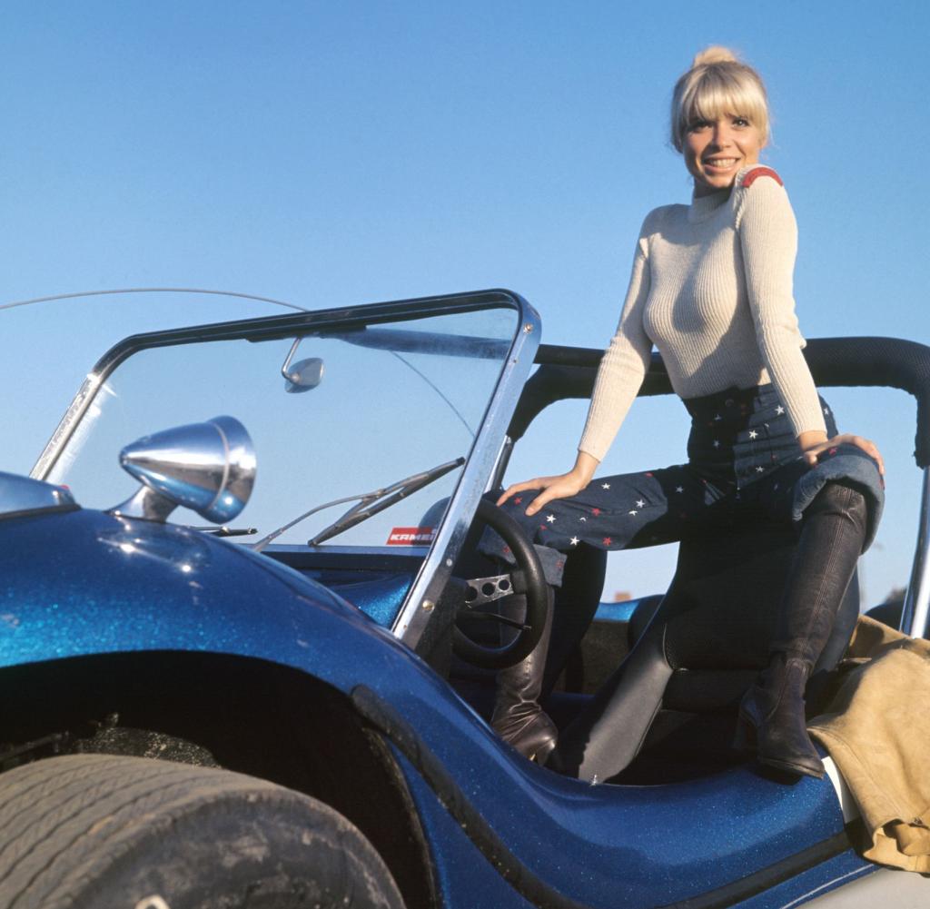 Ingrid Steeger came to acting through a part-time job as a photo model, here in a scene in the film “Sonne, Sylt and cheeky crabs”