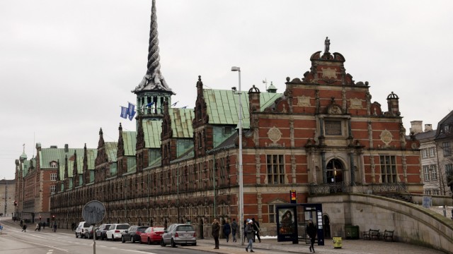 Fire in Copenhagen: The archive image from 2019 shows the old stock exchange with the iconic spire, which has now fallen victim to the fire.