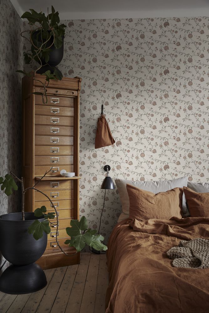 The floral pattern, a rustic touch of the spring summer season