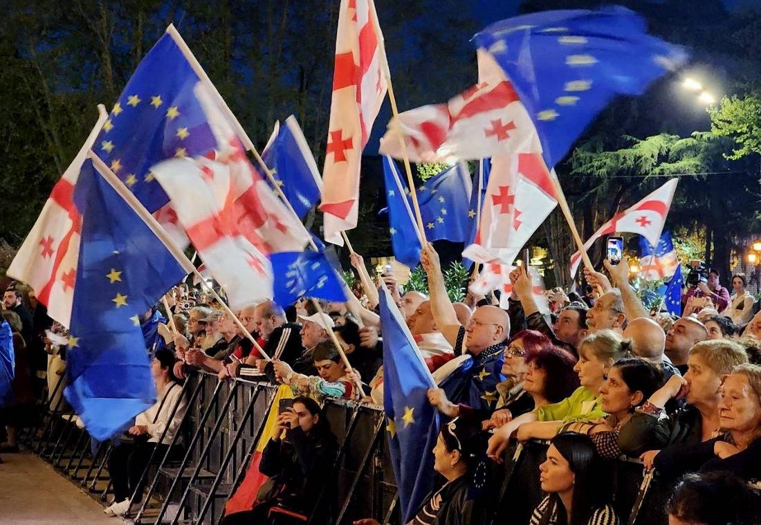 Protesters in Georgia wave European flags