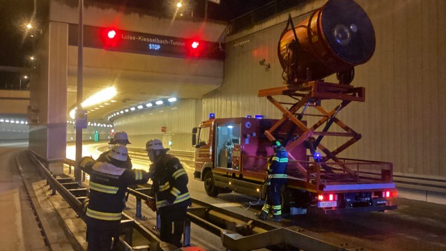 Middle Ring in Munich: The emergency services had to ventilate the tunnel with heavy equipment.