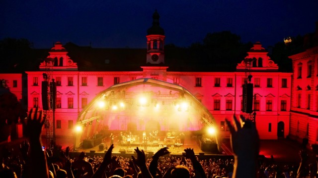 Summer festivals in Bavaria: There is space for 3,000 guests in the inner courtyard of the princely palace.