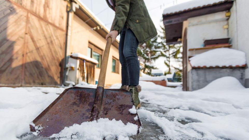 Property owners have to shovel snow according to certain rules