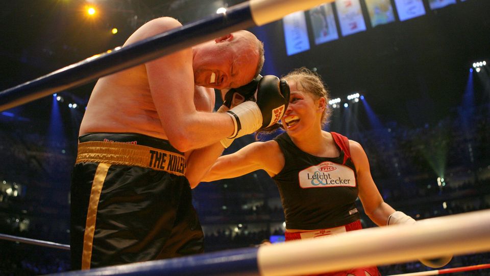 Stefan Raab has already boxed against Regina Halmich twice, here in Cologne in 2007