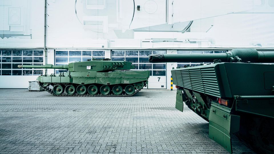 Finished Leopard 2 for Ukraine in front of the factory hall, Rheinmetall plant, Unterlüß