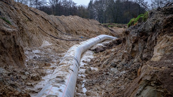 A connection pipeline for the LNG terminal in Wilhelmshaven.  © picture alliance/dpa Photo: Sina Schuldt