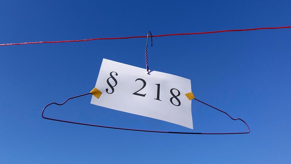 Clothes hanger with §218 on string Right to abortion