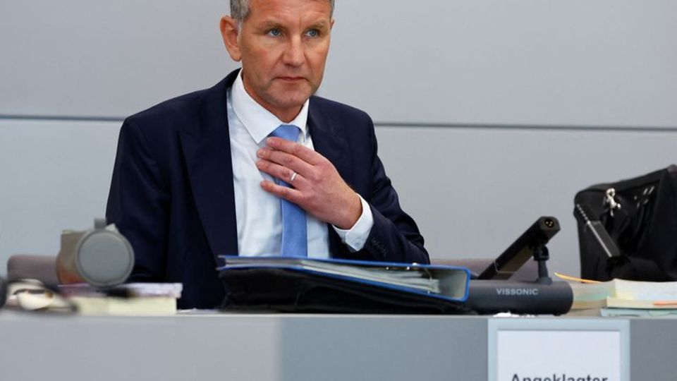Björn Höcke (AfD) sits in the courtroom during his trial in the Halle regional court.  Photo: Fabrizio Bensch/Reuters/Pool/dpa