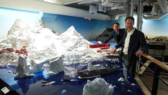 Frederik Braun (l.) and Gerrit Braun, founders of Miniatur Wunderland, stand in Antarctica in the new Patagonia and Argentina section of Miniatur Wunderland.  © picture alliance/dpa Photo: Marcus Brandt