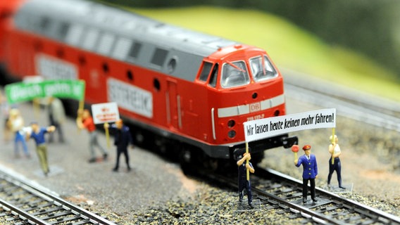 On Monday (February 21, 2010) a railway workers' strike was recreated on a platform at Miniatur Wunderland, the largest model railway complex in the world, in Hamburg.  © dpa picture alliance Photo: Maurizio Gambarini