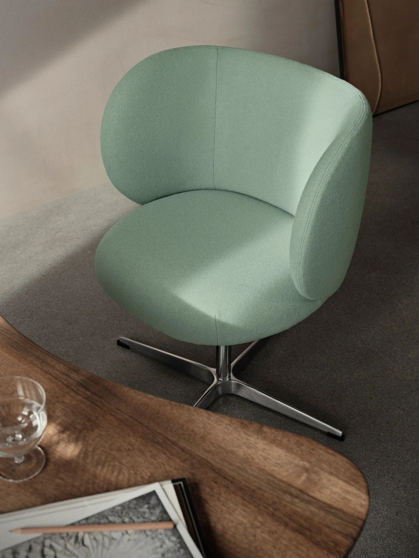 The Rico table armchair in Mint color