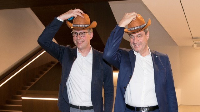 Museums in Munich: Allusions to the archeological adventurer Indiana Jones should not be missing.  Art Minister Markus Blume (left) brought two hats in the style of the adventurer to the opening, which he and Prime Minister Markus Söder of course promptly put on.