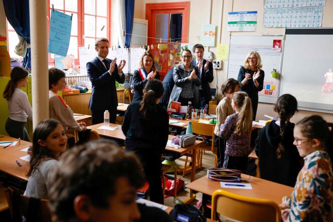 The President of the Republic, Emmanuel Macron, the mayor of the 9th arrondissement of Paris, Delphine Bürkli, the Minister Delegate for the Elderly and People with Disabilities, Fadila Khattabi, and the Minister of National Education and Youth, Nicole Belloubet , at Blanche primary school, in Paris, April 5, 2024.