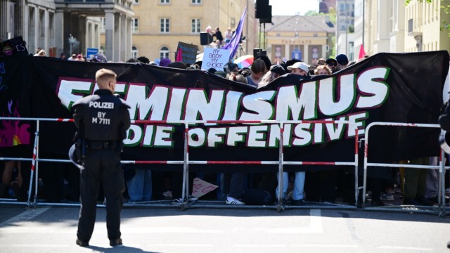 "March for Life": Abortion supporters demonstrate in the immediate vicinity of Königsplatz.
