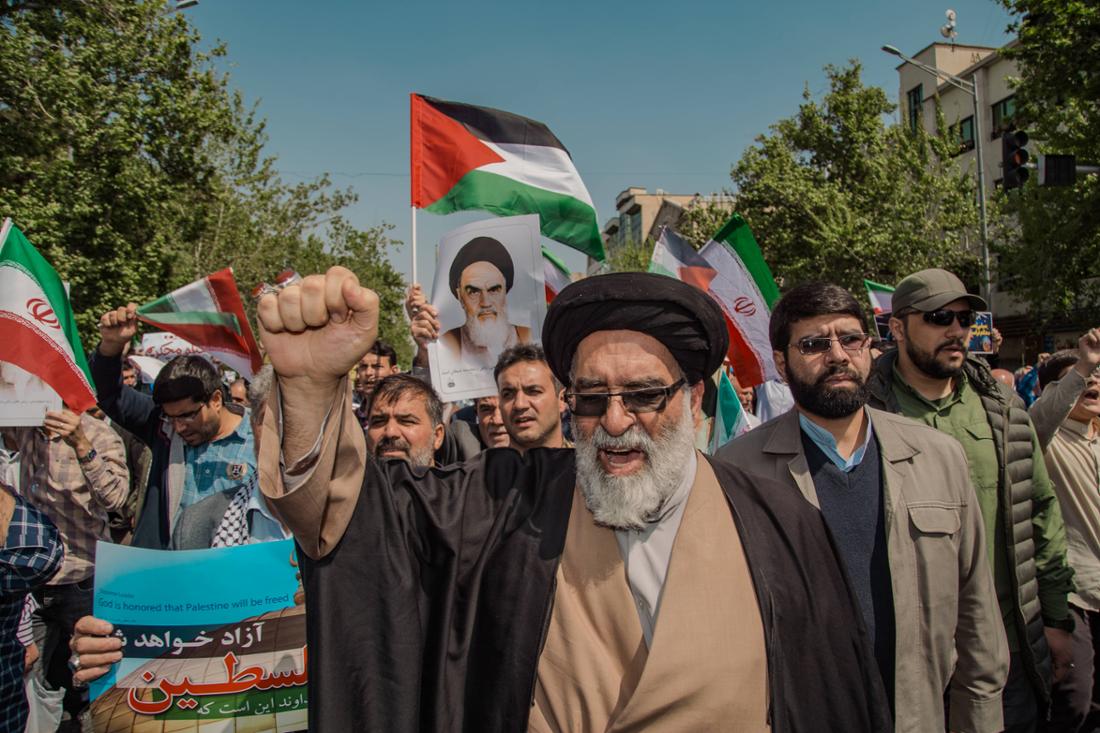 Demonstranten protestieren im Iran gegen Israel.