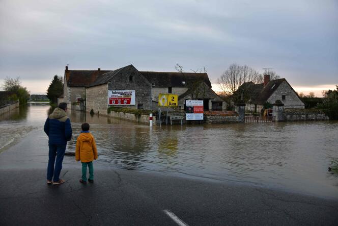 A flooded road near La Roche-Posay (Vienna), March 31, 2024.