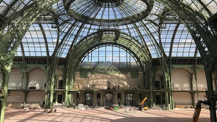 The glass roof of the nave of the Grand Palais, in Paris, April 2024 (PAUL BARCELONNE / FRANCEINFO / RADIO FRANCE)