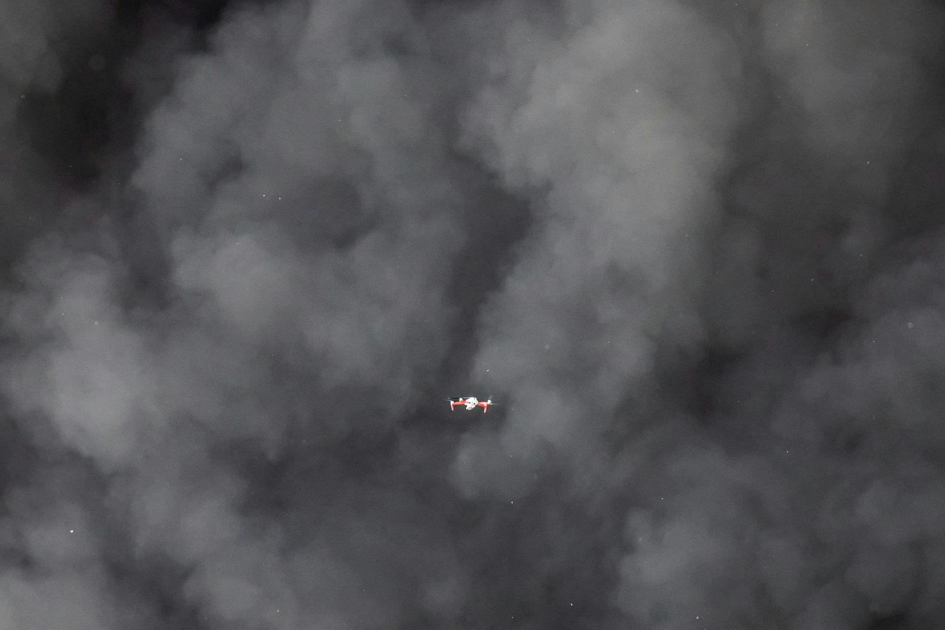 A drone from the Berlin fire department flies in front of the column of smoke during a fire in Berlin-Lichterfelde.