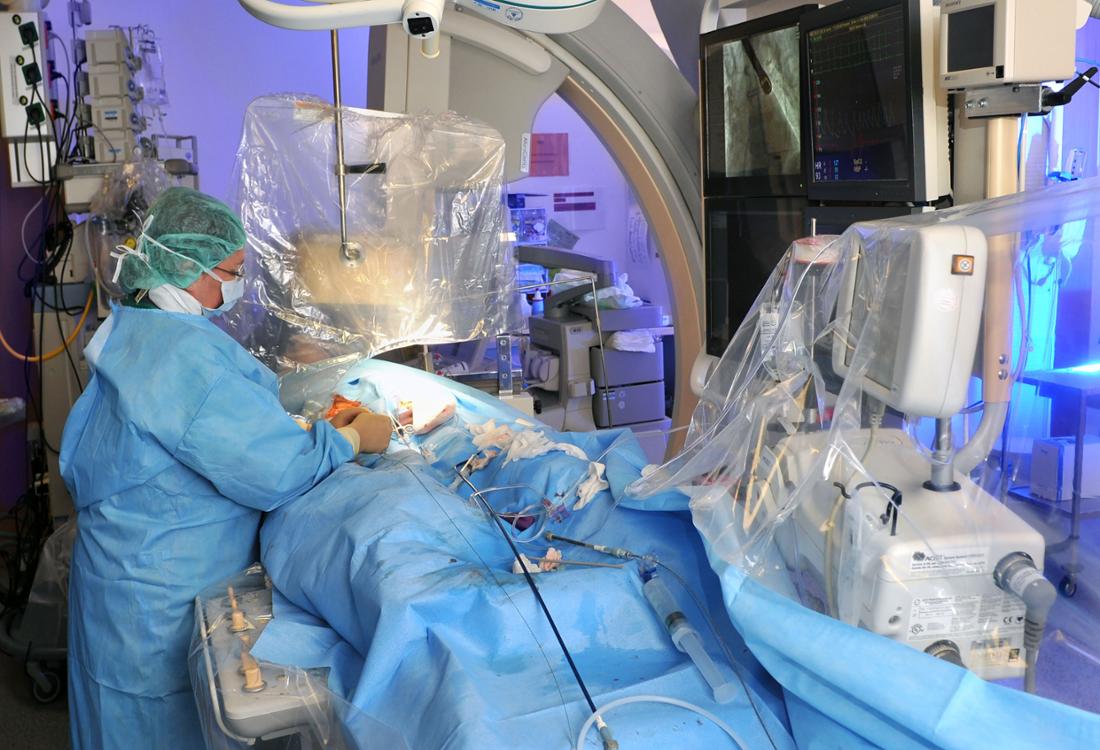 An artificial heart valve is inserted in the hybrid operating room.