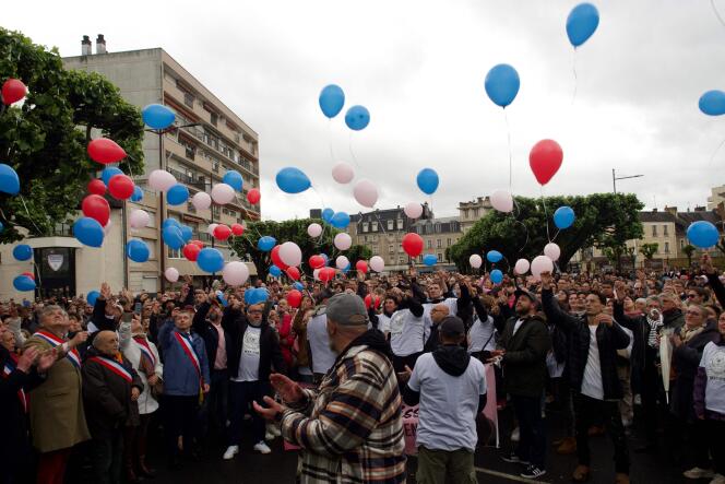 During a white march in tribute to Matisse, 15, who died after being stabbed during an altercation.  In Châteauroux, May 4, 2024.