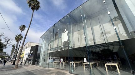 An Apple store in Santa Monica, Los Angeles (California, west coast of the United States), February 7, 2020. (JB LACROIX / FULL PICTURE AGENCY / AFP)