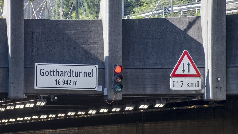 The traffic light at the Gotthard Tunnel is red. 